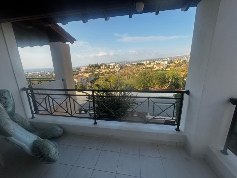 Geräumiges Stadthaus mit Meerblick in Paphos