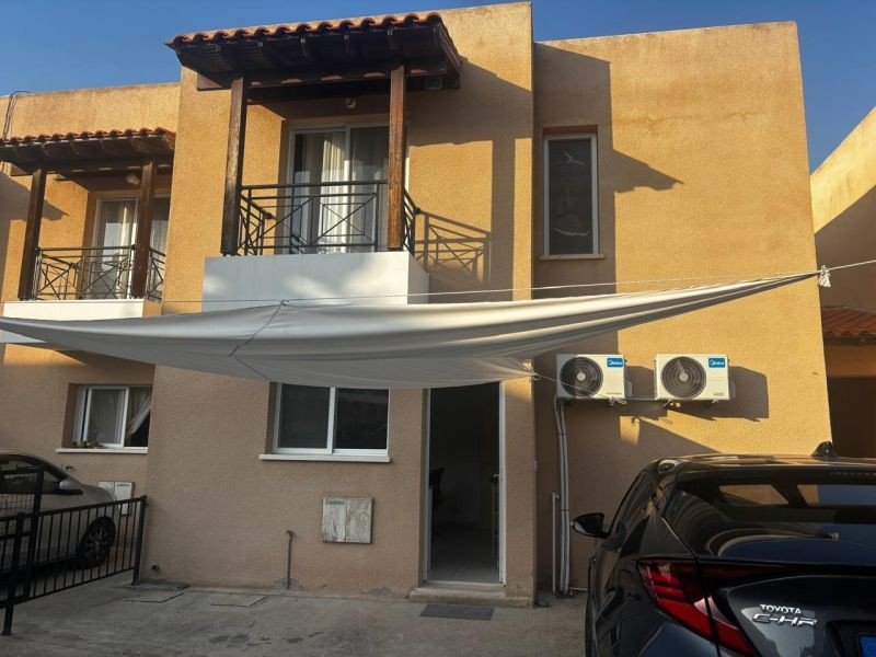 Geräumiges Stadthaus mit Meerblick in Paphos