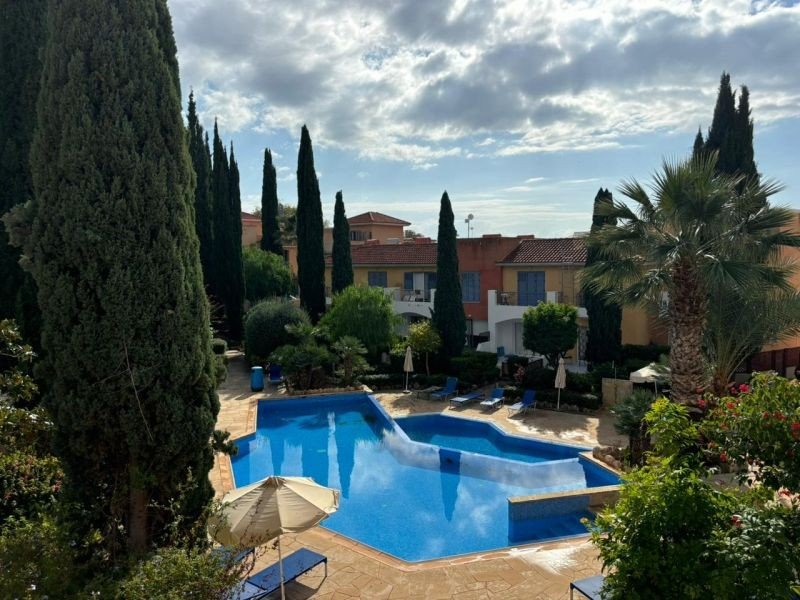 Reihenhaus in einer Anlage in der Landschaft von Paphos