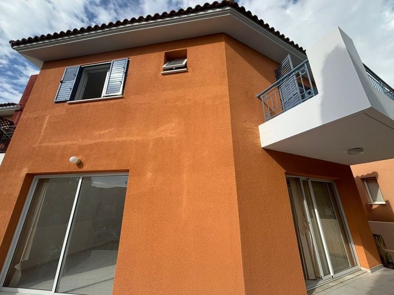 Reihenhaus in einer Anlage in der Landschaft von Paphos