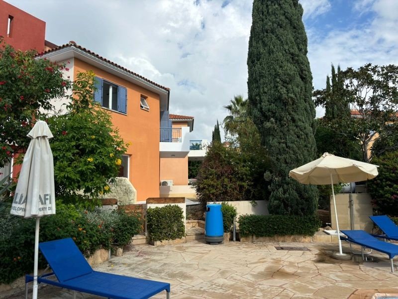 Reihenhaus in einer Anlage in der Landschaft von Paphos