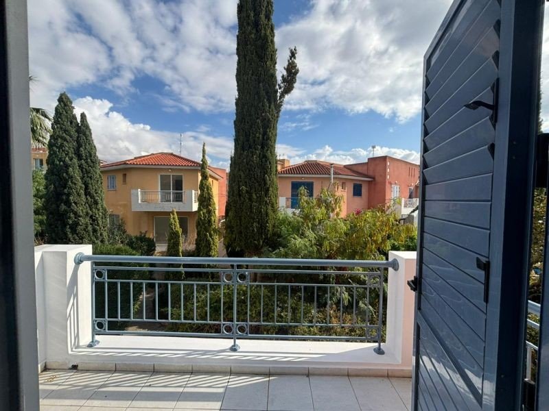 Reihenhaus in einer Anlage in der Landschaft von Paphos