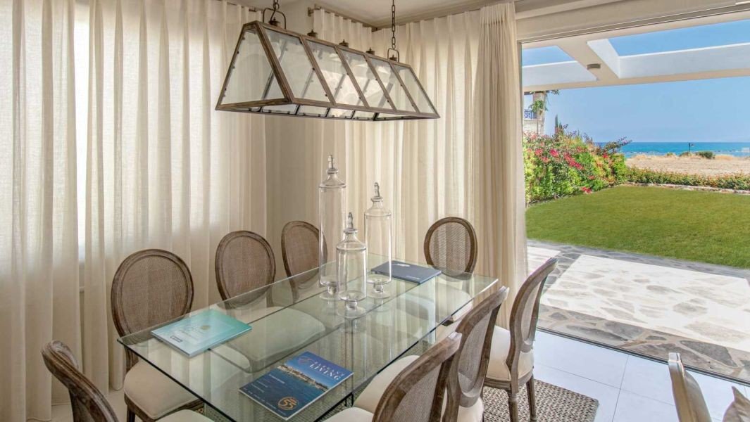 SeaFront Villa by Sandy Beach in Polis
