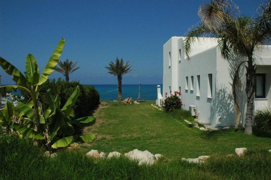 Beachfront villa on large plot in Paphos