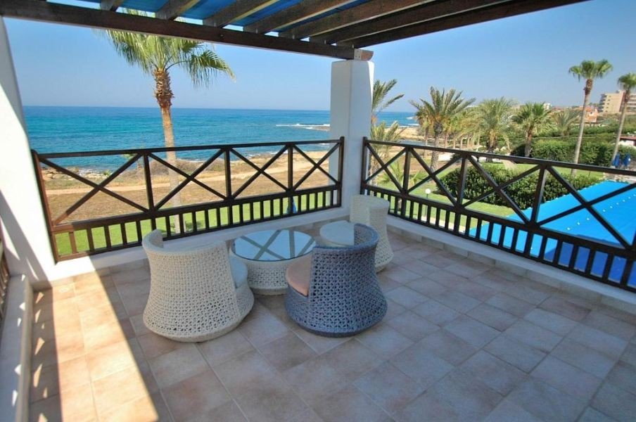 Beachfront villa on large plot in Paphos