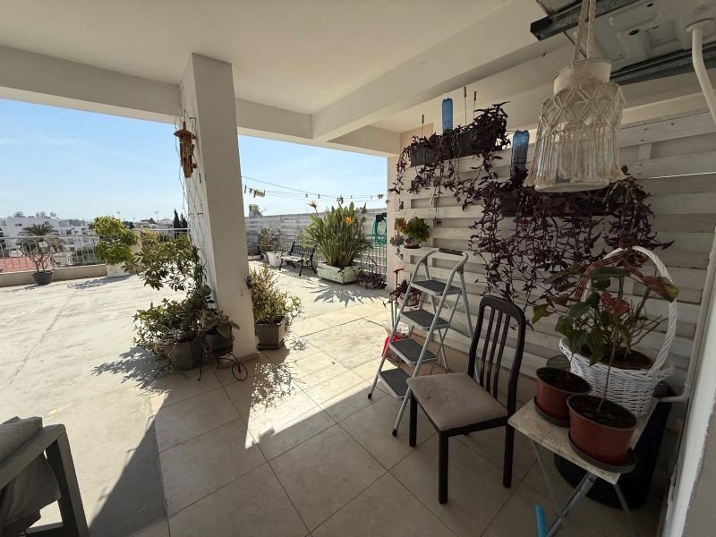 Penthouse mit großer Terrasse in Pano Paphos