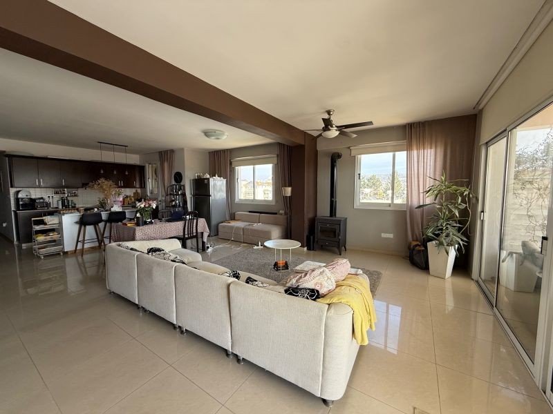 Penthouse mit großer Terrasse in Pano Paphos