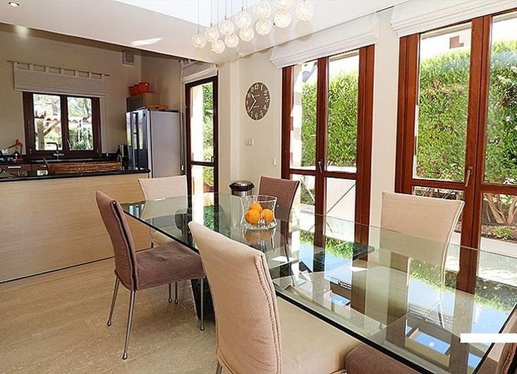 Sea view golf villa in prestigious resort in Paphos