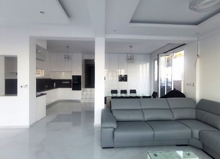 Waterfront villa with access to sea in Paphos