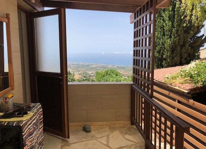 Villa with unobstracted sea views on the hills of Paphos