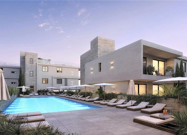 Penthouse in einer Anlage mit Swimmingpool