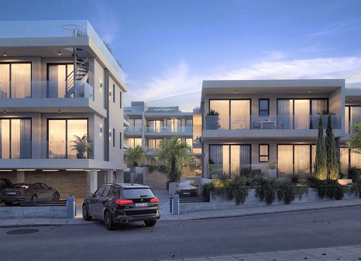 Penthouse in einer Anlage mit Swimmingpool
