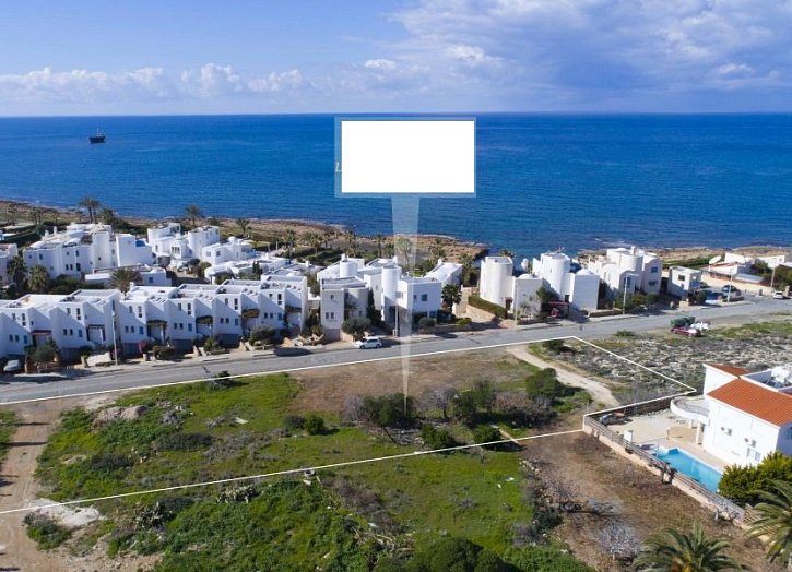 Luxury villa just 100 m from sea