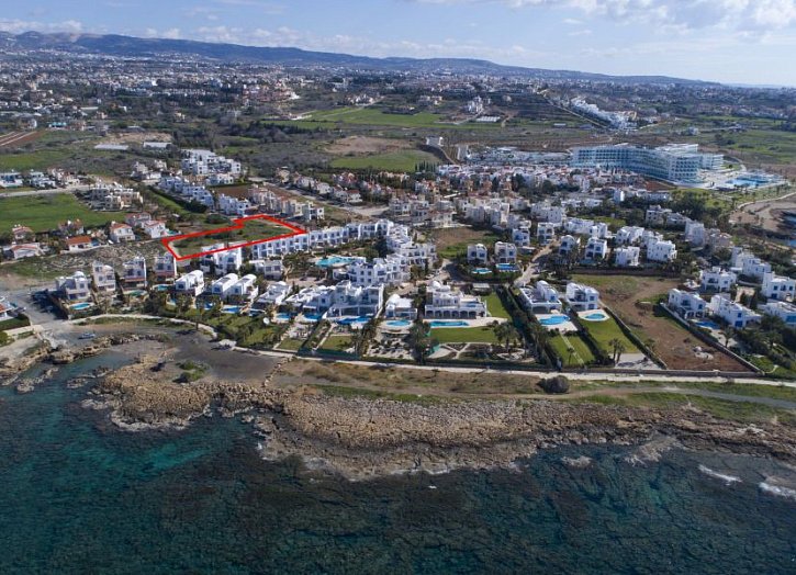 Luxury villa just 100 m from sea