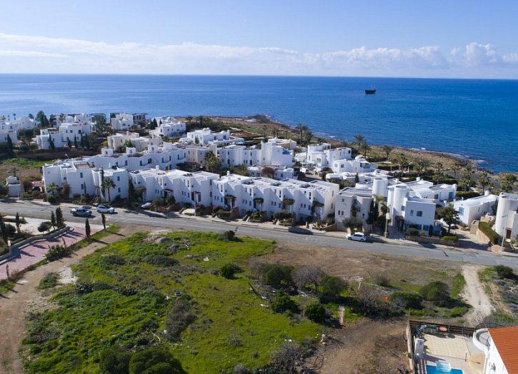 Luxury villa just 100 m from sea