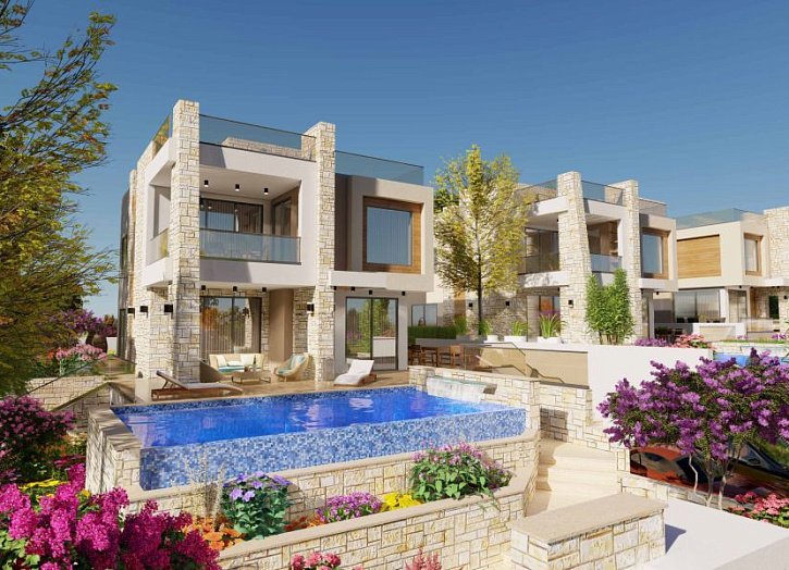Luxury villa just 100 m from sea