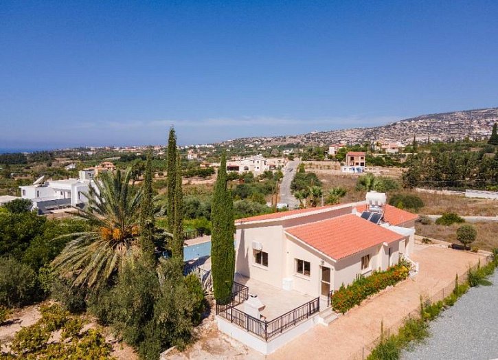 Bungalow with sea views on massive plot