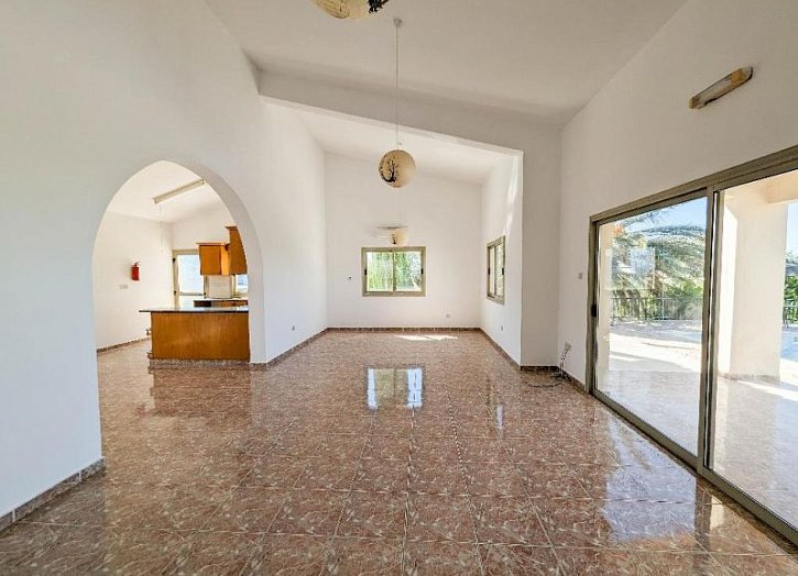 Bungalow with sea views on massive plot