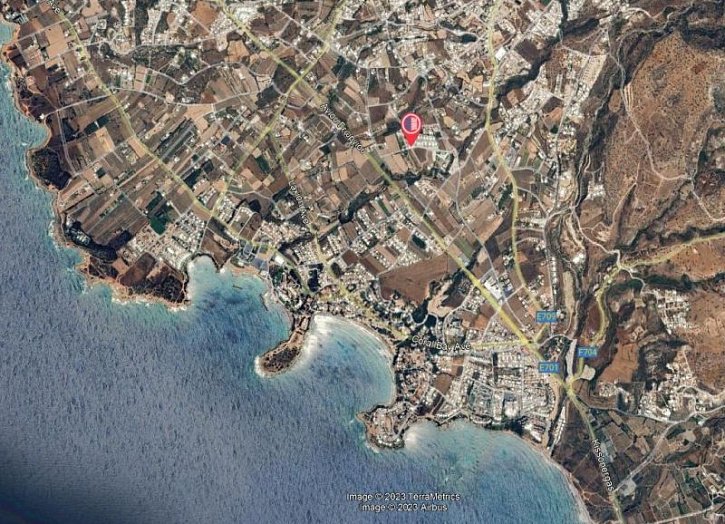 Bungalow with sea views on massive plot