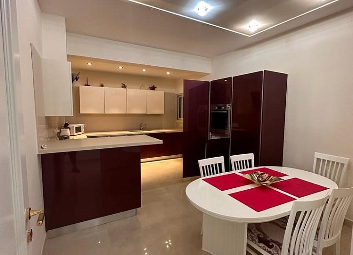 Sea front apartment by beach