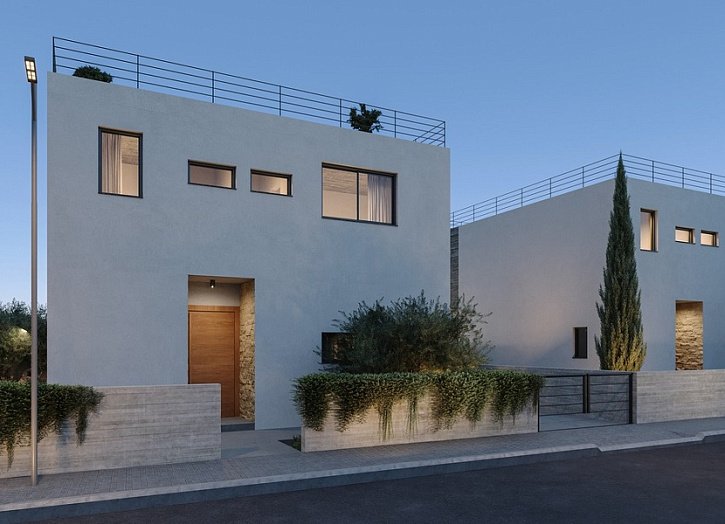 Modern villa close to sea and city