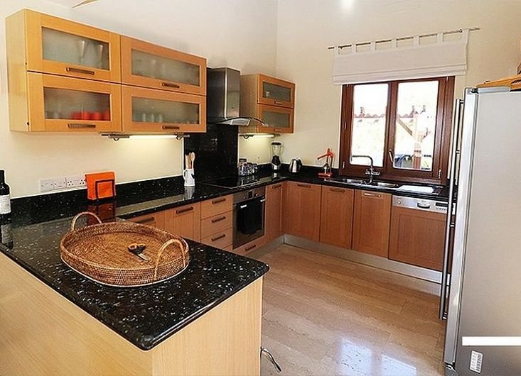 Sea view golf villa in prestigious resort in Paphos