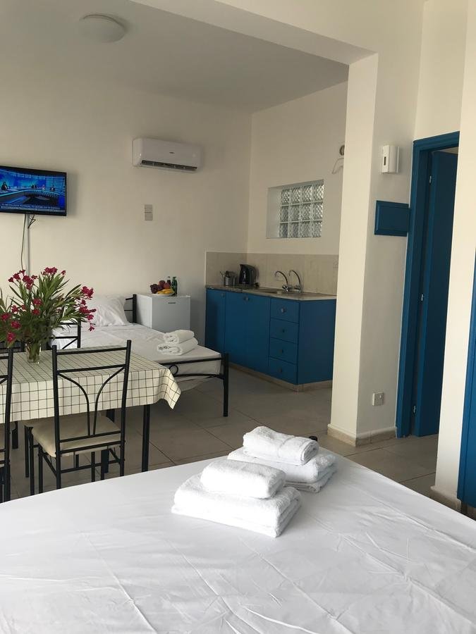 Aparthotel with swimming pool in Paphos