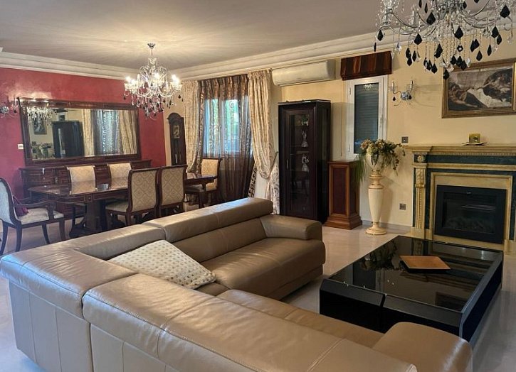Villa in der Nähe des Strandes und der Infrastruktur