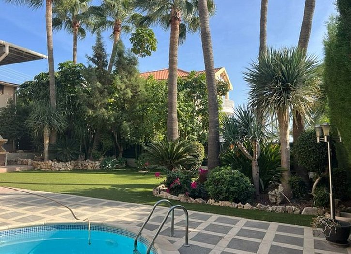 Spacious villa on a large plot