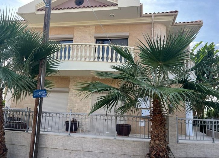 Spacious villa on a large plot