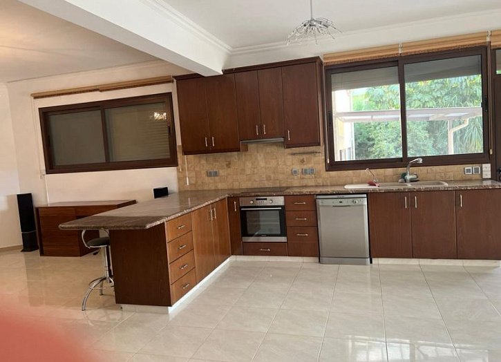 Spacious villa on a large plot