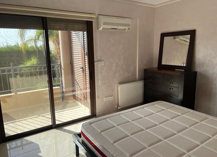 Spacious villa on a large plot