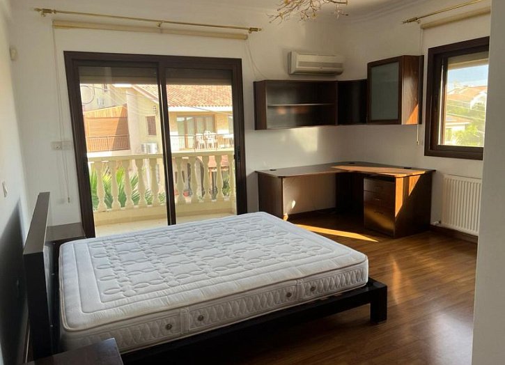 Spacious villa on a large plot