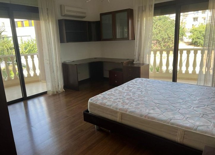 Spacious villa on a large plot