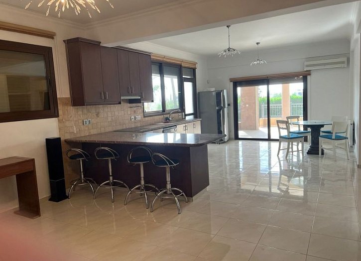 Spacious villa on a large plot