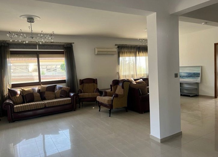 Spacious villa on a large plot