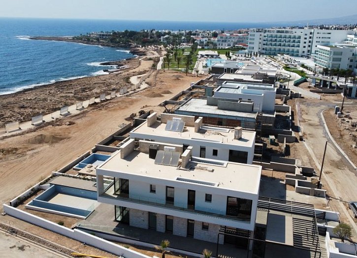 ПМЖ. Вилла в комплексе на первой линии моря