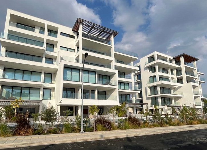 Modern luxury seaview apartment