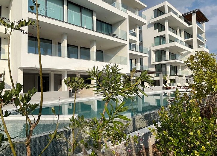 Modern luxury seaview apartment