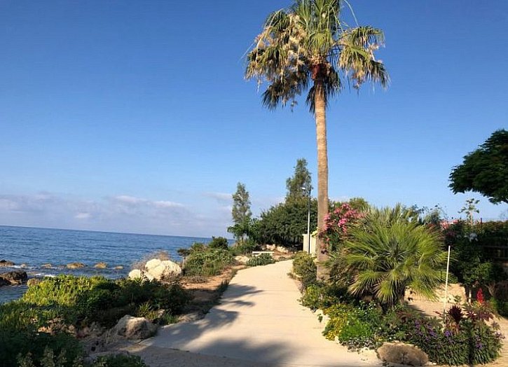 Townhouse with private sw pool close to sea