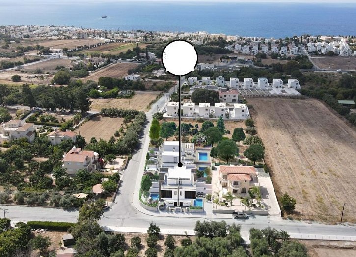 Townhouse with private sw pool close to sea