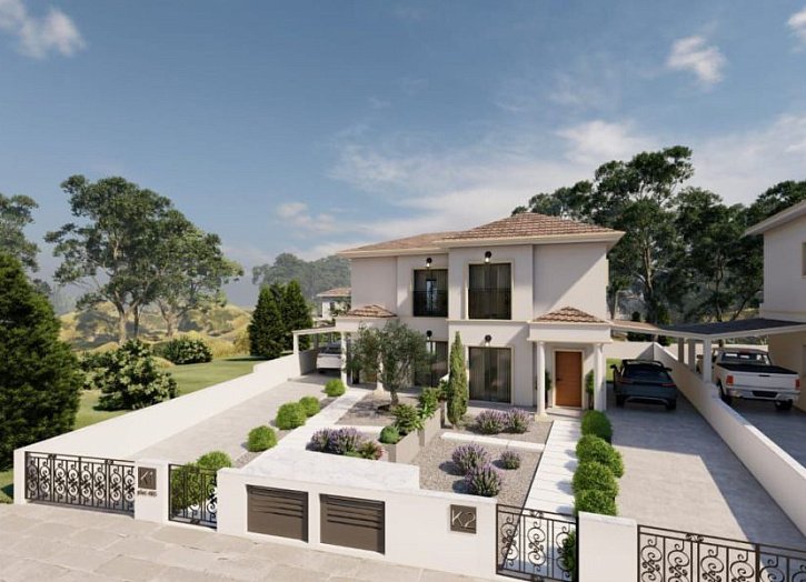 Semi-Detached house close to city