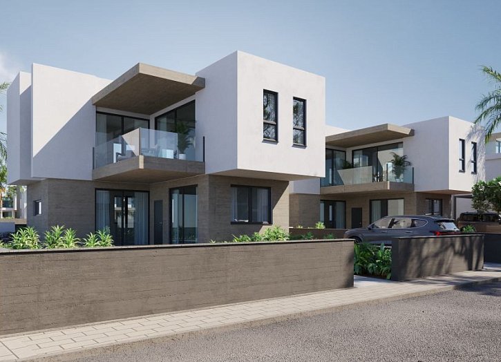 Villa in gated complex by sea