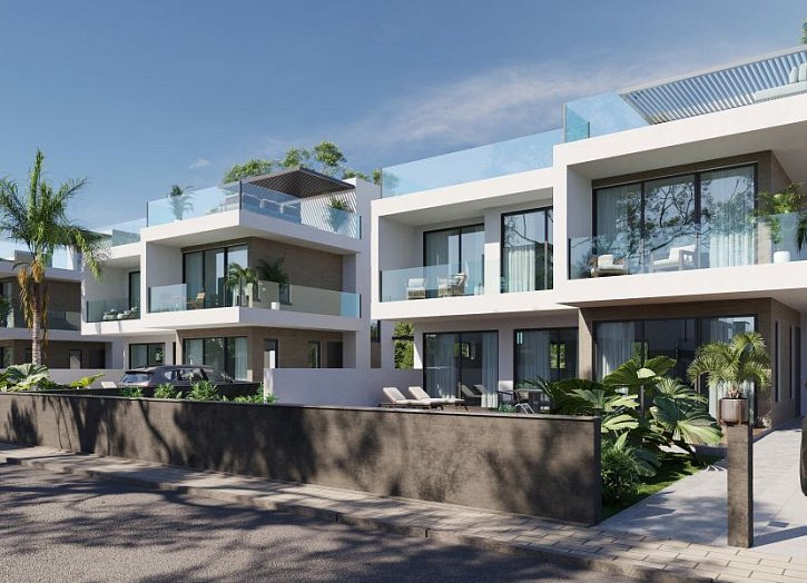 Villa in gated complex by sea