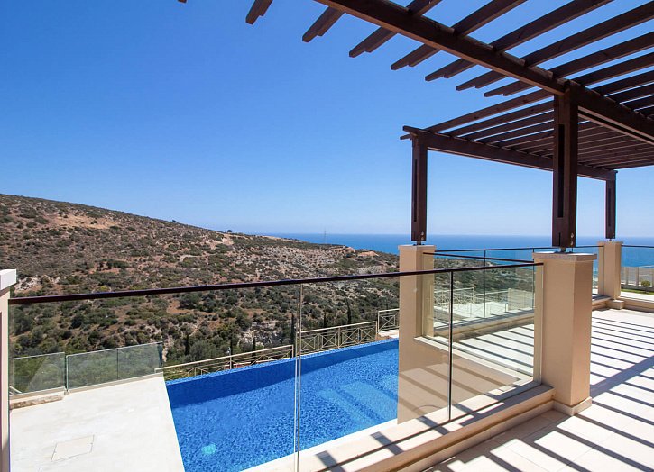 Luxury Golf villa with sea views in Paphos