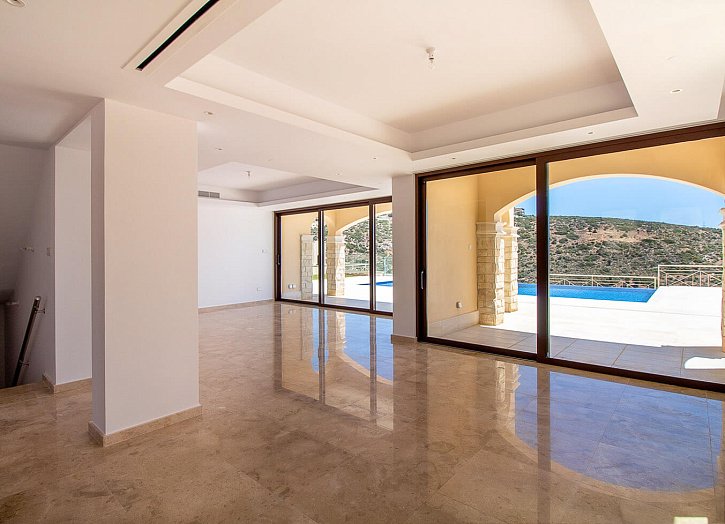 Luxury Golf villa with sea views in Paphos