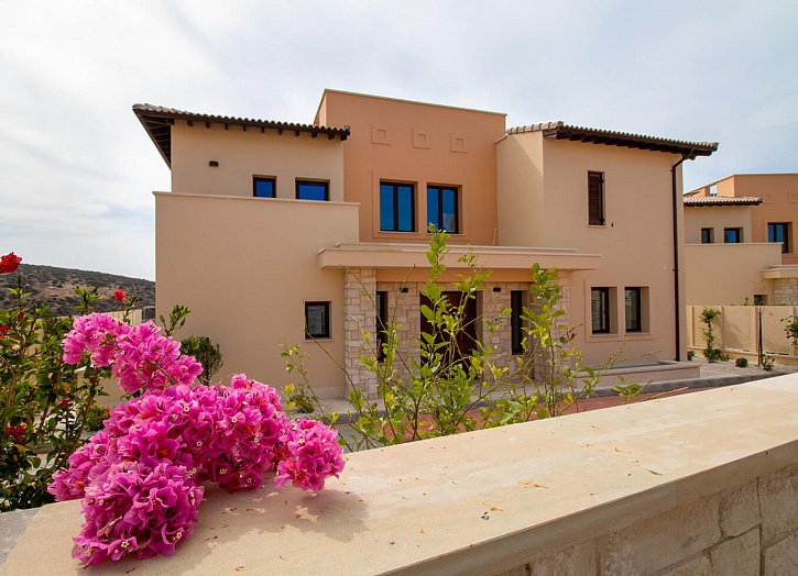 Luxury Golf villa with sea views in Paphos