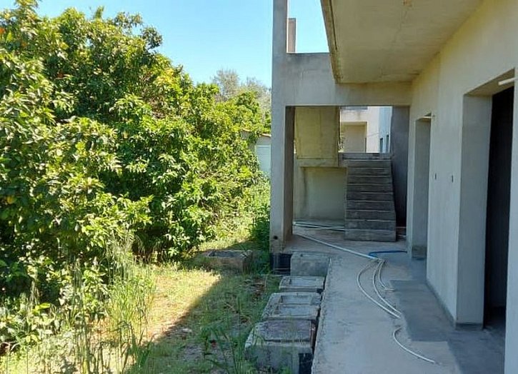Erdgeschosswohnung in einer Anlage nahe dem Meer