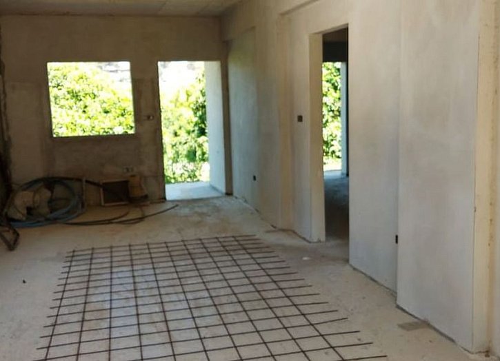 Erdgeschosswohnung in einer Anlage nahe dem Meer