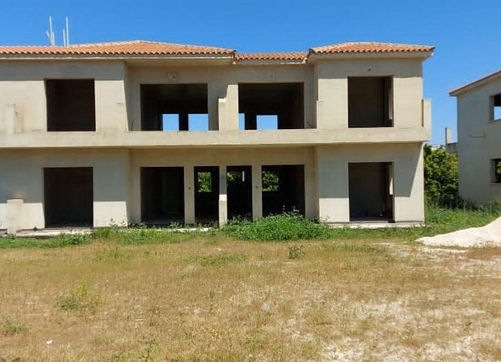 Erdgeschosswohnung in einer Anlage nahe dem Meer